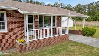 6592 Neuse Rd, Grantsboro, NC 28529