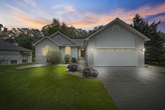 2209 Lake Wood Dr, Jackson, MI 49203