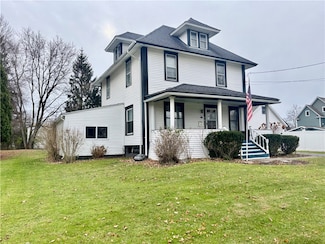 2 Hockeborne Ave, Auburn, NY 13021