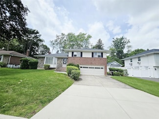 33 Eastfield Ln, Melville, NY 11747