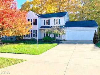3018 Crown Pointe Dr, Stow, OH 44224