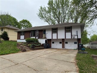404 NE Lee Dr, Blue Springs, MO 64014