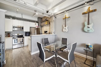 2016 Main St Unit 2417, Houston, TX 77002