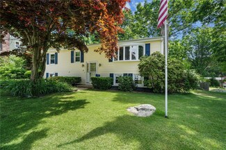 30 Lloyd Dr, Coventry, RI 02816