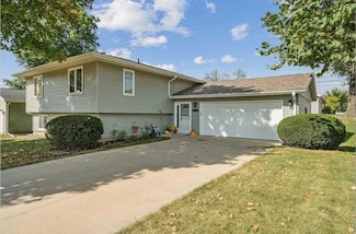 1590 17th Ave, Marion, IA 52302