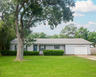 877 Fm 616, Blessing, TX 77419