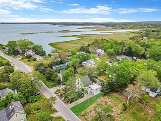 41 Pine Ave, Riverhead, NY 11901
