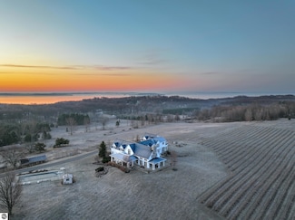10292 E Fort Rd, Suttons Bay, MI 49682