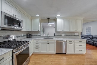 5 Chase Dr, Sharon, MA 02067