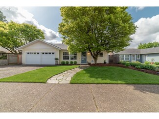 3052 Kentwood Dr, Eugene, OR 97401