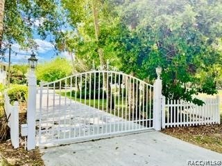 5315 Riverside Dr, Yankeetown, FL 34498