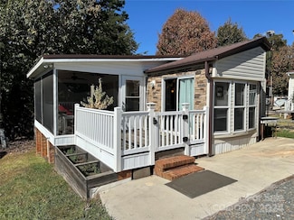 104 N Cardinal Dr, New London, NC 28127