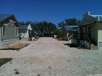 1919 County Road 1660, Moore, TX 78057