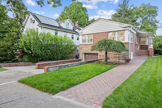 8043 Utopia Pkwy, Jamaica, NY 11432
