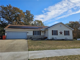 2139 Douglas St, Charleston, IL 61920