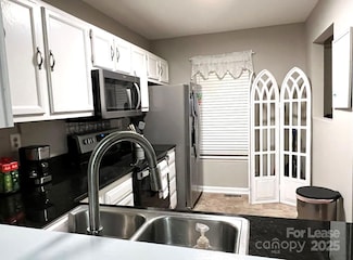 8103 Circle Tree Ln, Charlotte, NC 28277