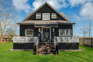 23 Wavecrest Dr, Mastic Beach, NY 11951