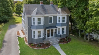 240-242 Dale St, Waltham, MA 02451