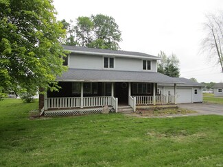 1235 E 700 S, Wolcottville, IN 46795