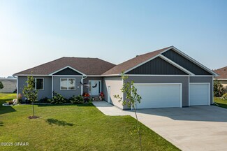 834 Greenway Blvd SE, East Grand Forks, MN 56721