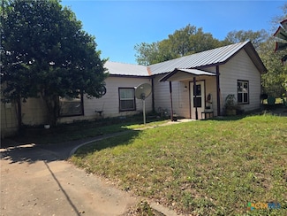 1002 W Leon St, Gatesville, TX 76528
