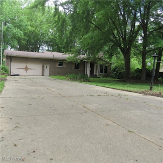 533 Sturgeon Dr, Akron, OH 44319