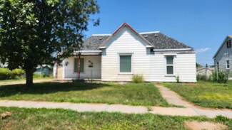 616 E 9th St, Cozad, NE 69130