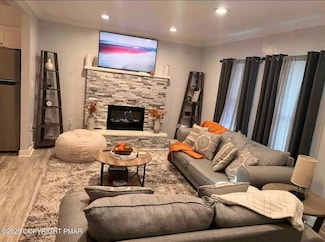 103 Orchard Ln, Tobyhanna, PA 18466