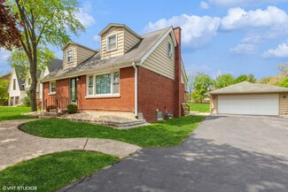 200 S Richmond Ave, Westmont, IL 60559