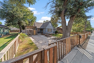 2620 Engle Ave, Dallas, TX 75233