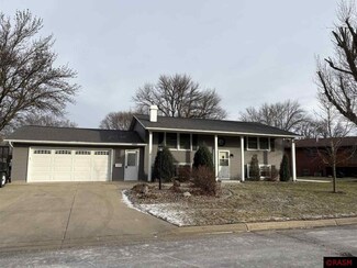 1201 1201 6th Cir SE, Waseca, MN 56093