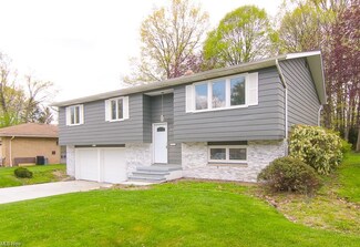 1064 E Dartmoor Ave, Seven Hills, OH 44131
