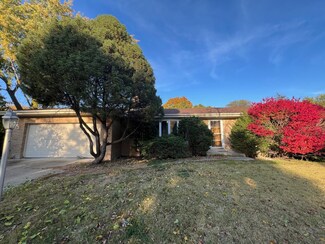 100 W Berkshire Ln, Mount Prospect, IL 60056