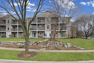 104 E Winchester Rd Unit E, Libertyville, IL 60048
