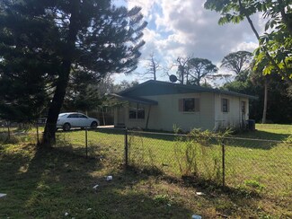 2003 N 44th St, Fort Pierce, FL 34947