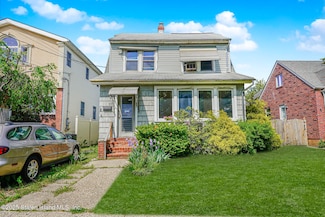 233 Locust Ave, Staten Island, NY 10306