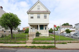 1905 Clove Rd, Staten  Island, NY 10304