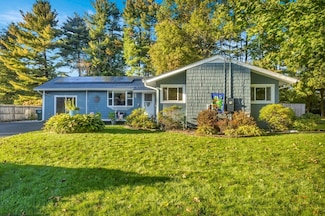 32 Lindsay Rd, Springfield, MA 01128