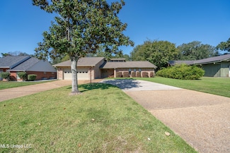 559 Golf Club Dr, Diamondhead, MS 39525