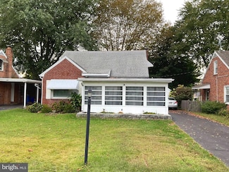 240 Edgewood Rd, York, PA 17402