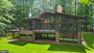 11212 W Montpelier Rd, Great Falls, VA 22066