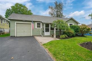 102 Ferncliff Ave, Liverpool, NY 13088