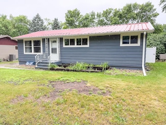 324 Birch Ave, Brookings, SD 57006