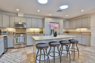 1421 Sunflower Cir N, Palm Springs, CA 92262