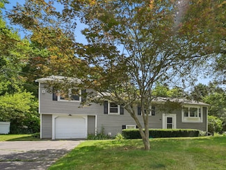44 Simsbury Manor Dr, Weatogue, CT 06089