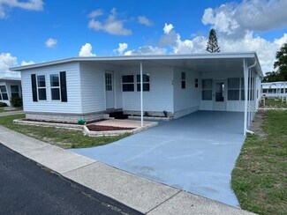 28 Thatch Palm St E, Largo, FL 33770