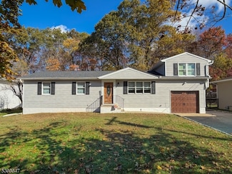 28 Highland Rd, Oak Ridge, NJ 07438