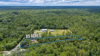 330 Dove Run Rd, Holt, FL 32564