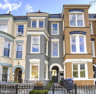 829 4th St NE, Washington, DC 20002