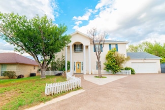 9013 Cliff Dr, Laredo, TX 78045